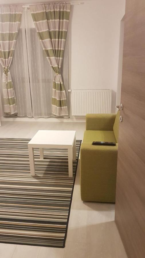Apartment 21 *