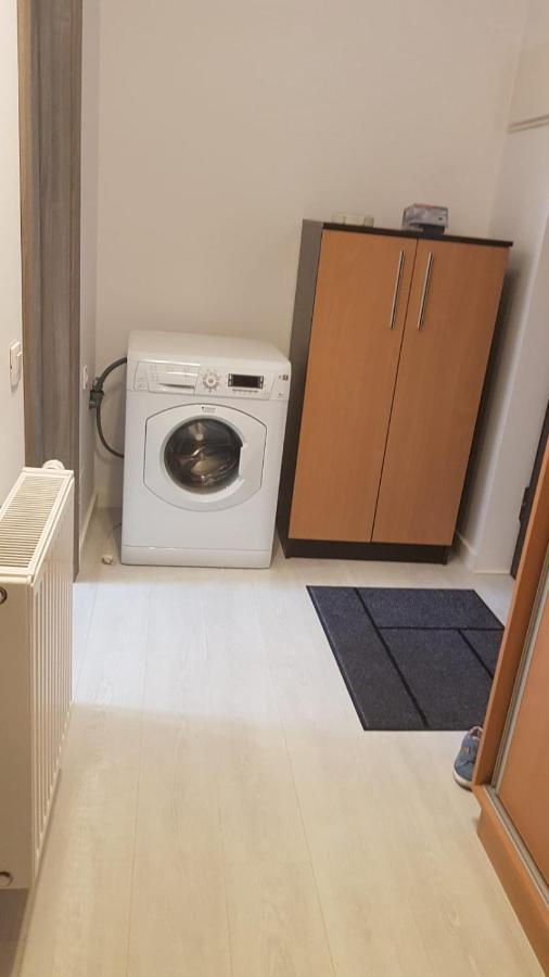 21 Apartment *