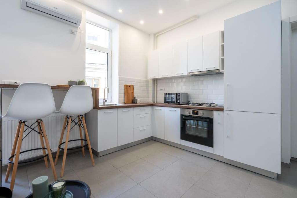 Holiday Vibe - 2r In Piata Romana Apartment
