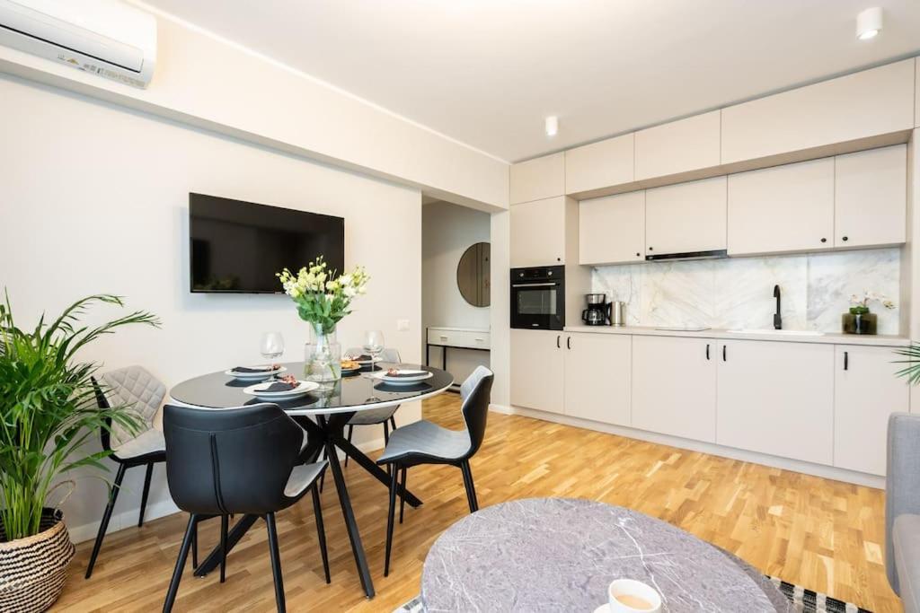 Sunny 2br Flat - Location - Stunning Views *
