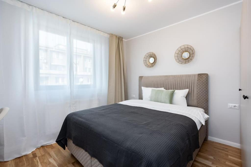 Sunny 2br Flat - Location - Stunning Views Apartment