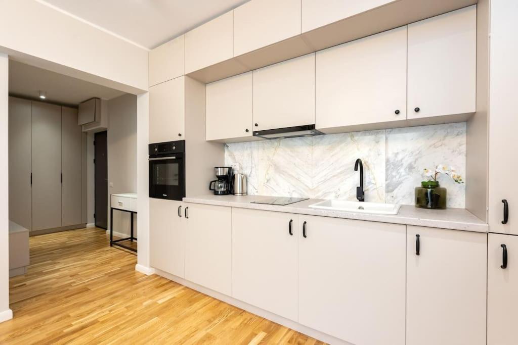 Sunny 2br Flat - Location - Stunning Views