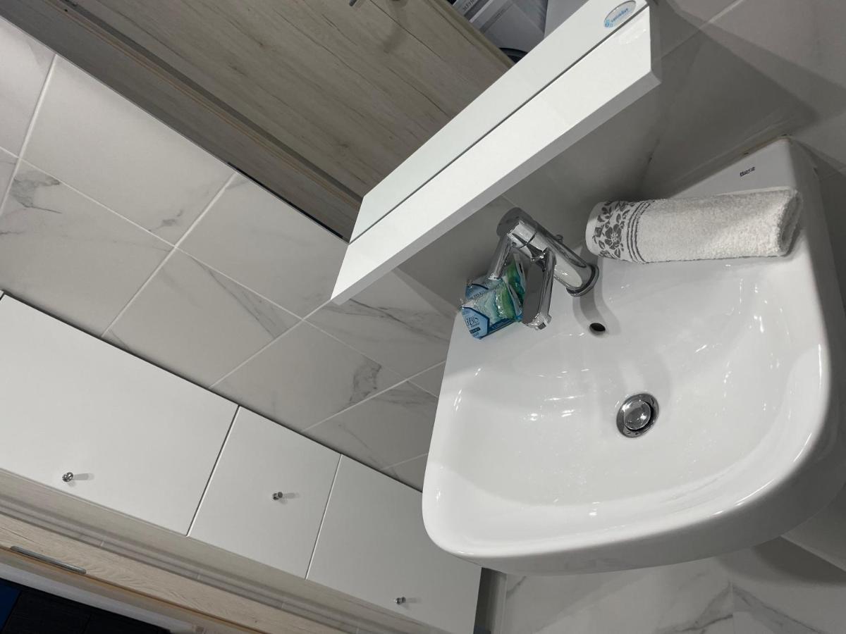 Apartment Moghioros Park Dum4 *