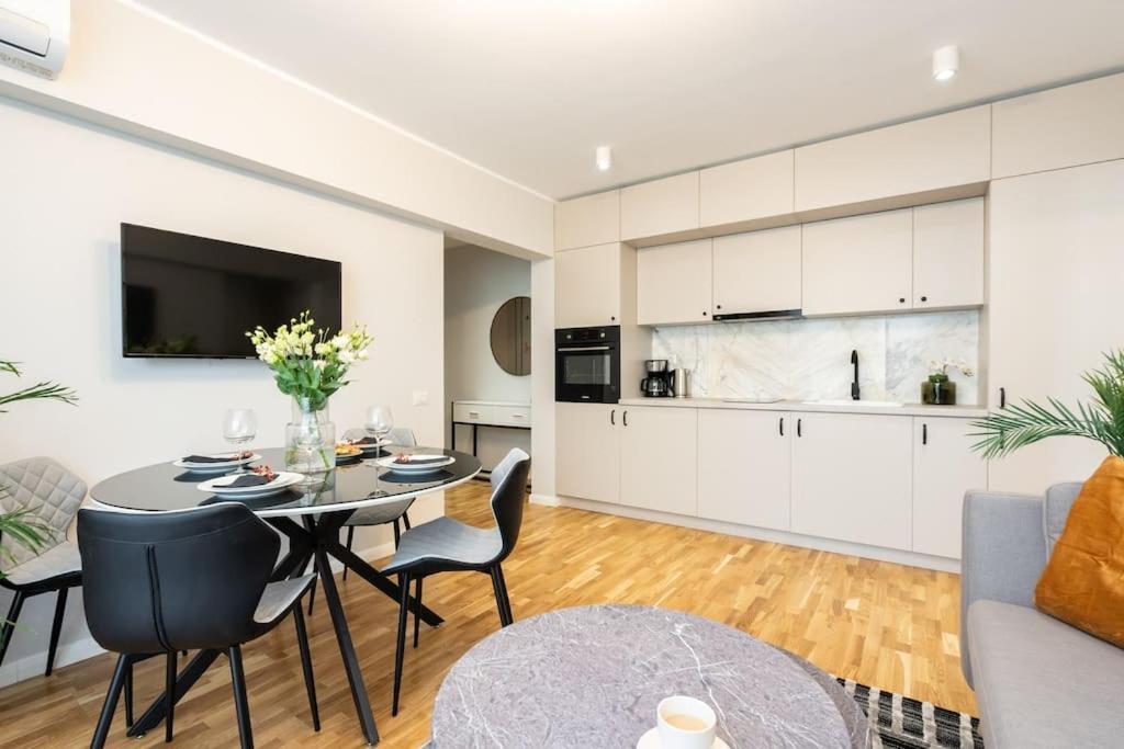 Sunny 2br Flat - Location - Stunning Views Apartment *
