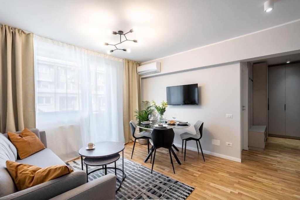 Sunny 2br Flat - Location - Stunning Views Apartment