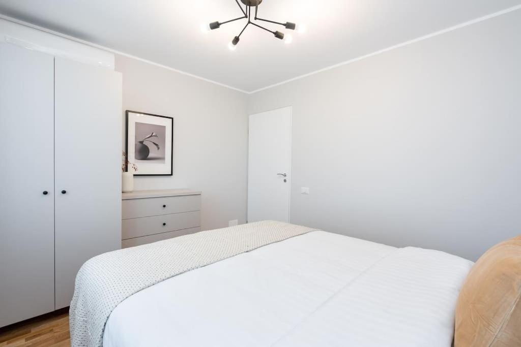 Sunny 2br Flat - Location - Stunning Views Apartment Bucharest