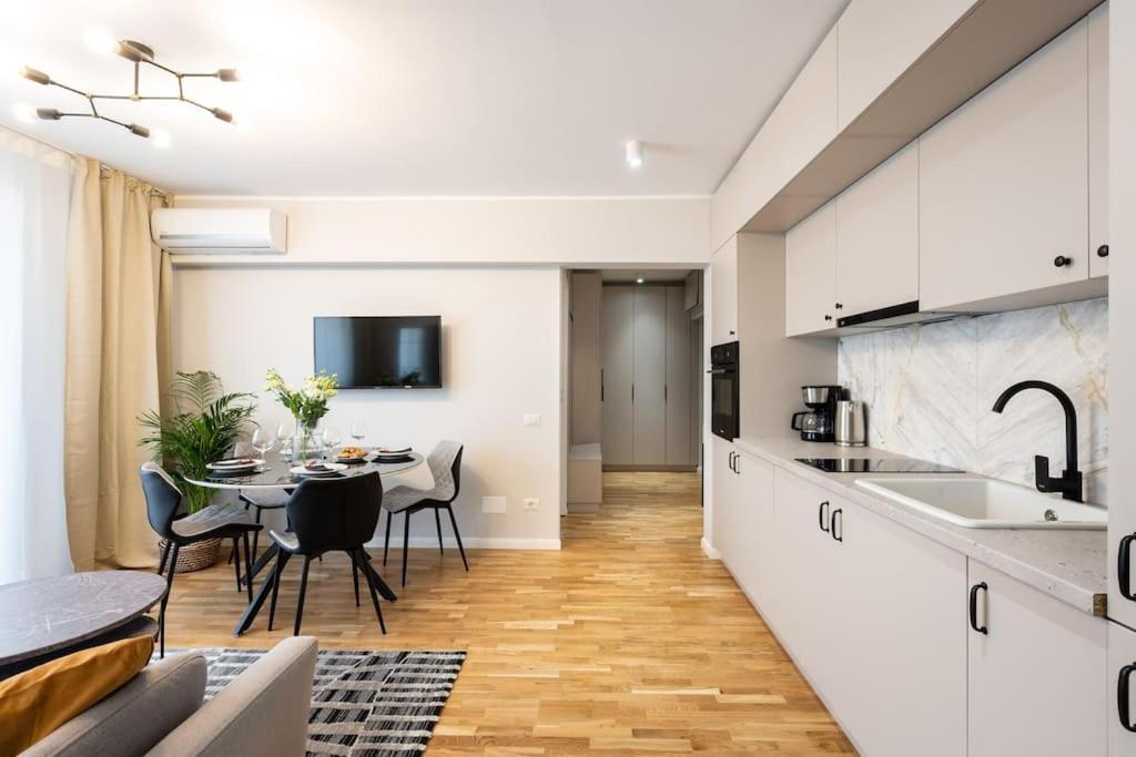 Apartment Sunny 2br Flat - Location - Stunning Views *