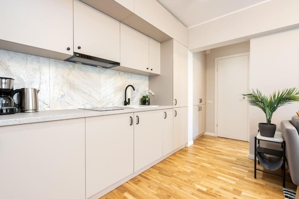 Sunny 2br Flat - Location - Stunning Views *
