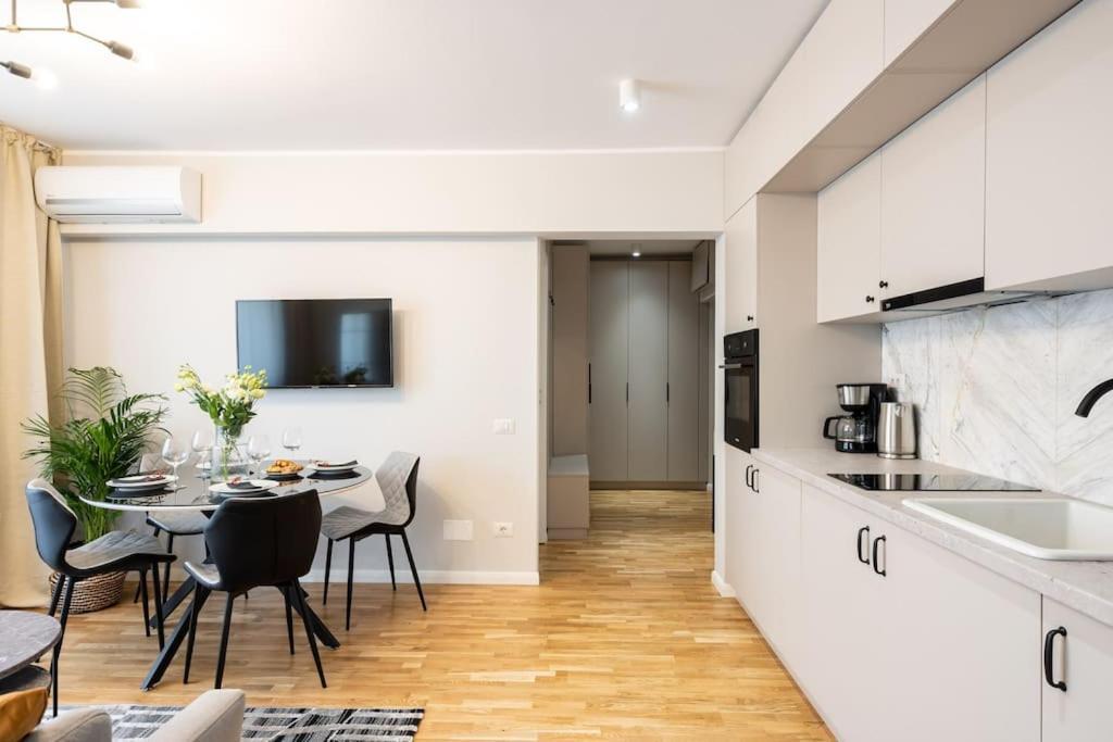 Apartment Sunny 2br Flat - Location - Stunning Views Bucharest