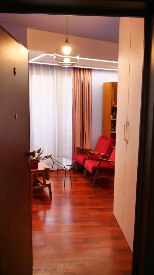 Downtown Italian Apartment Bucharest
