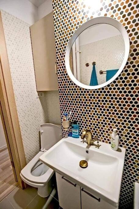 Poetry I Piata Victorei Apartment Bucharest
