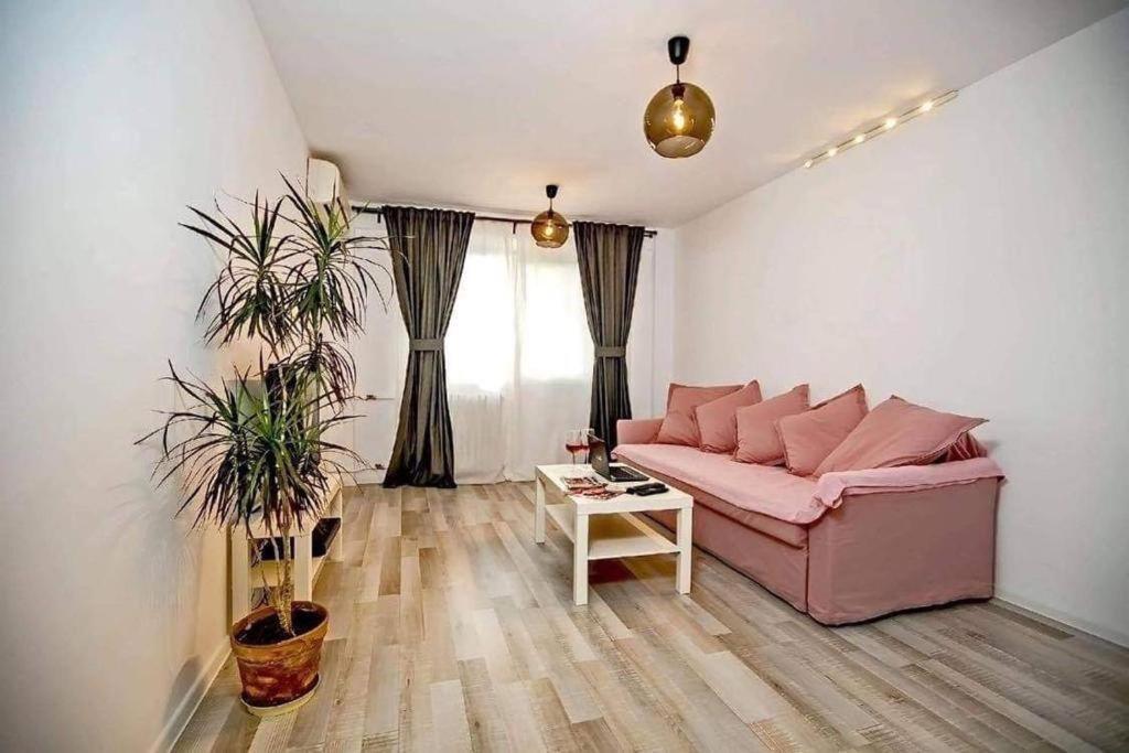 Poetry I Piata Victorei Apartment