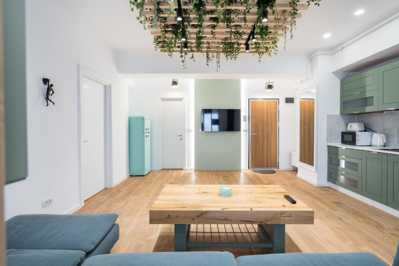 Apartament Jungle Escape - Luxe 1-br Haven In