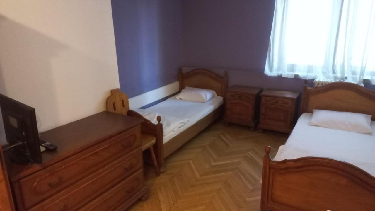 Aviatorilor Economic Low Cost Guest house *