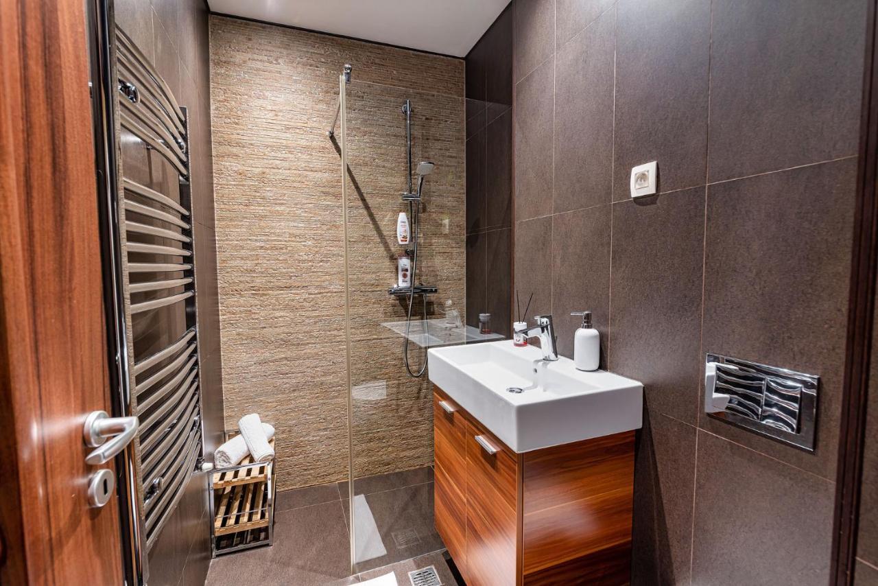 Victoria Secret - Central With View Apartment *