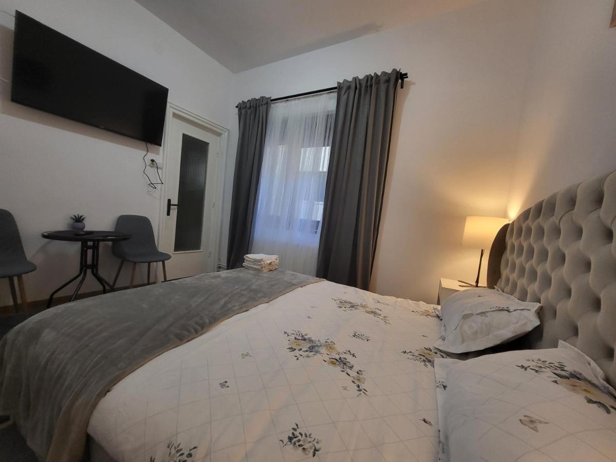 Carmen Housing 2 *
