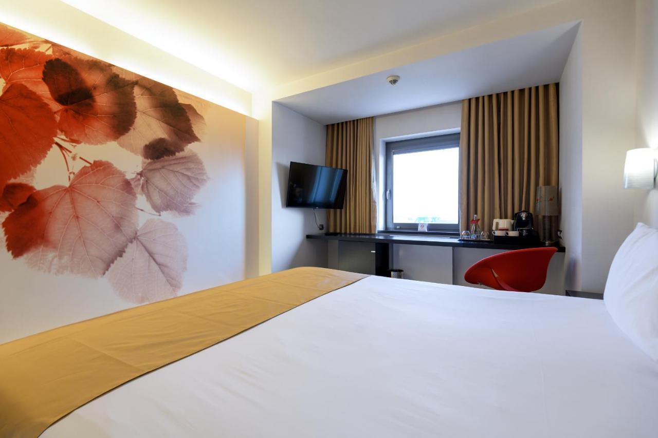 Ramada Plaza By Wyndham Convention Center 4* Bucureşti