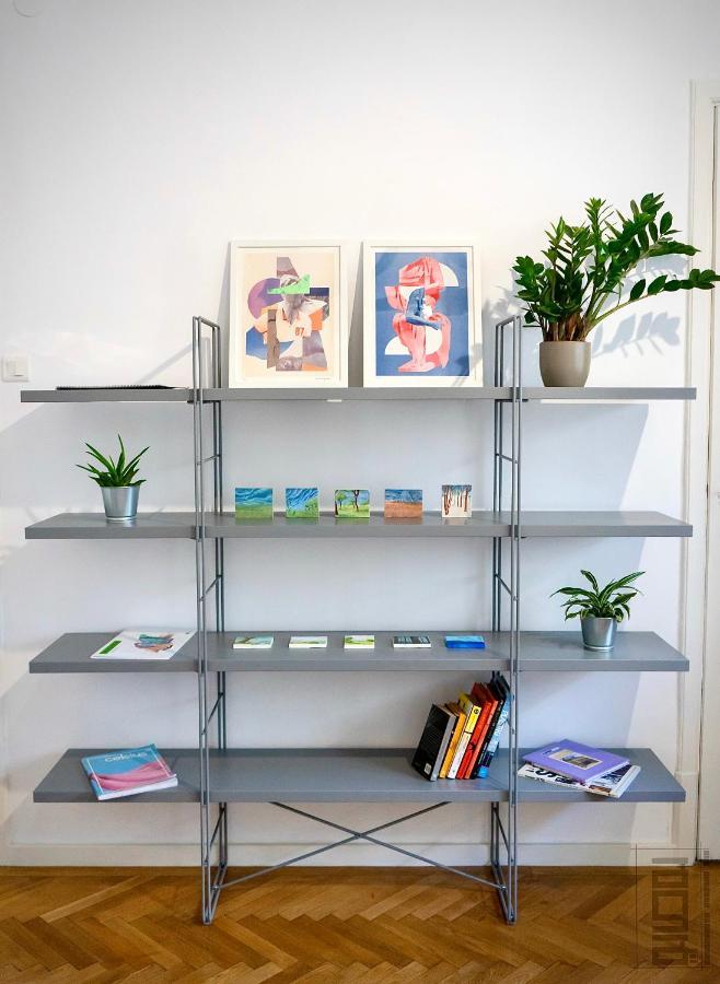 S Q U A Re Palace Gallery//apartment Apartment Bucharest