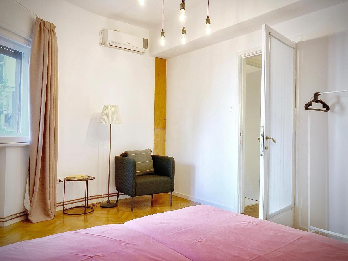 S Q U A Re Palace Gallery//apartment Bucharest