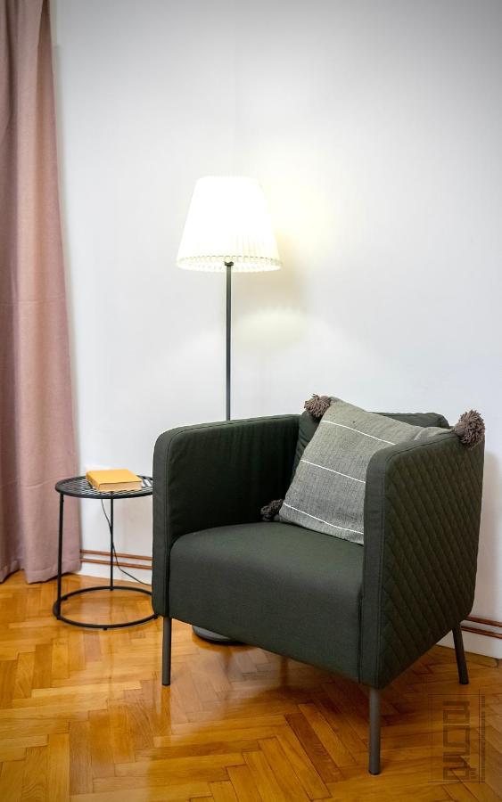 Apartment S Q U A Re Palace Gallery//apartment Bucharest