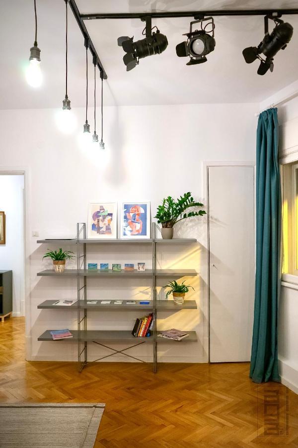 S Q U A Re Palace Gallery//apartment