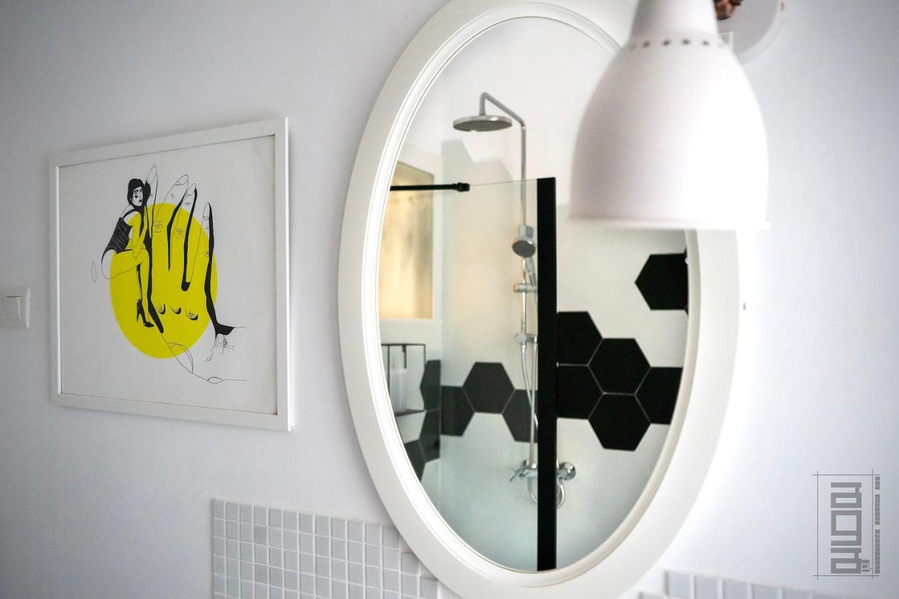 S Q U A Re Palace Gallery//apartment Bucharest