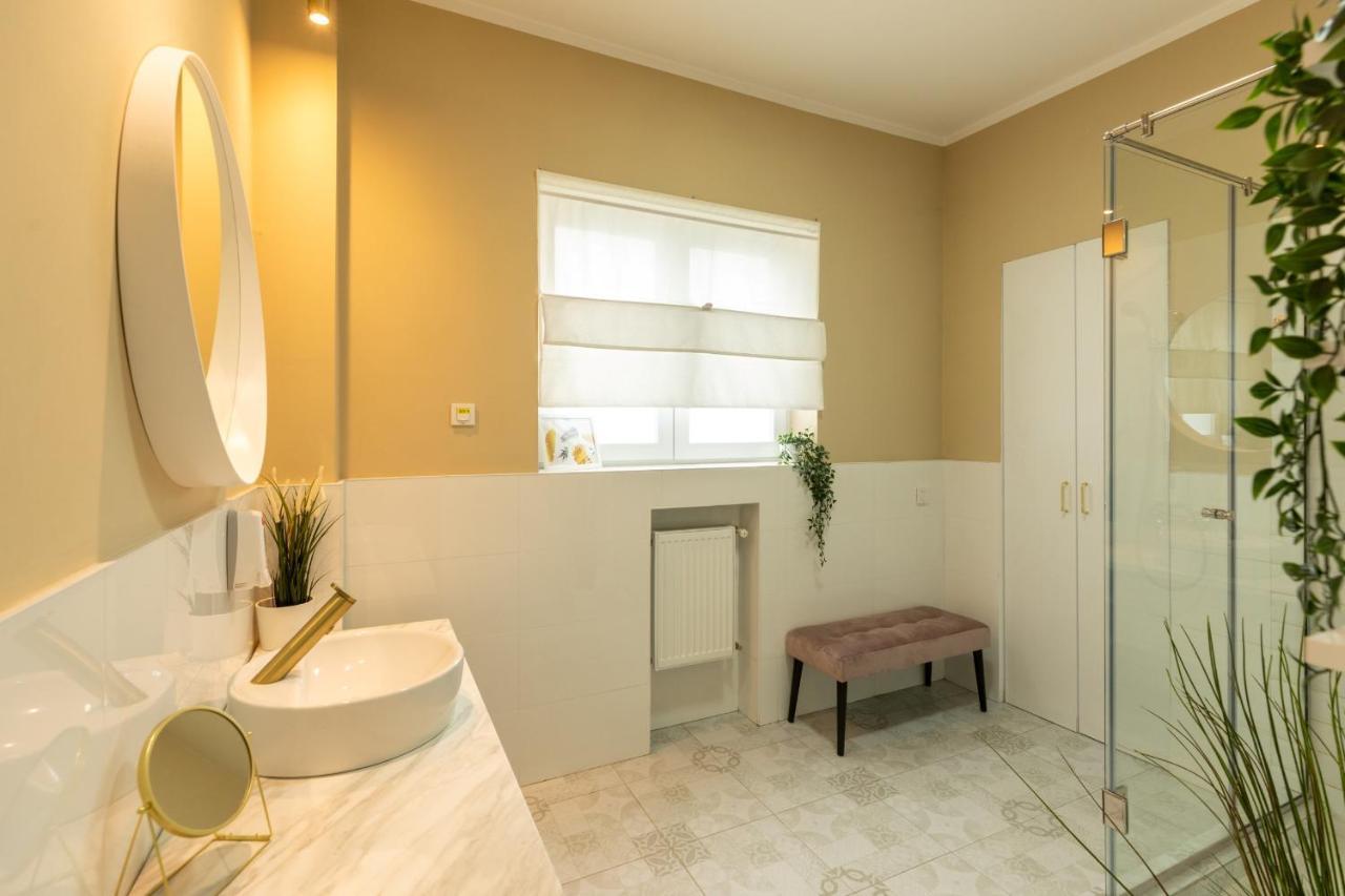 Dream - Prime Location 2br In * Bucharest