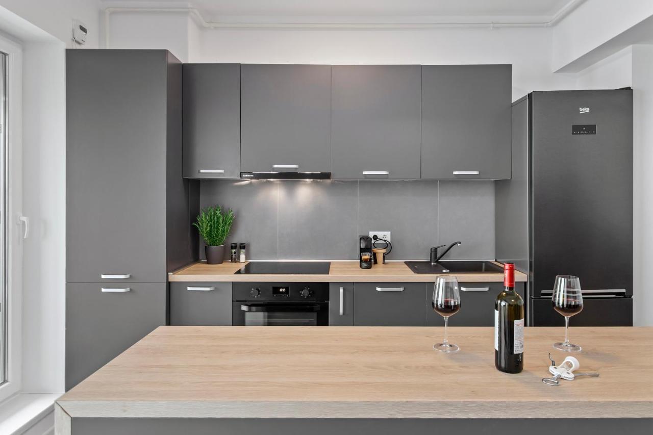 Atria Urban Gateway, 2br + Pool Apartment Bucharest