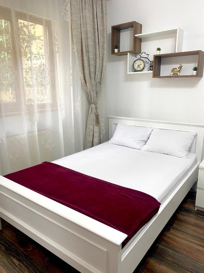 Apartament Charming Studio In Center Of Bucharest,ground Floor, Near Old *