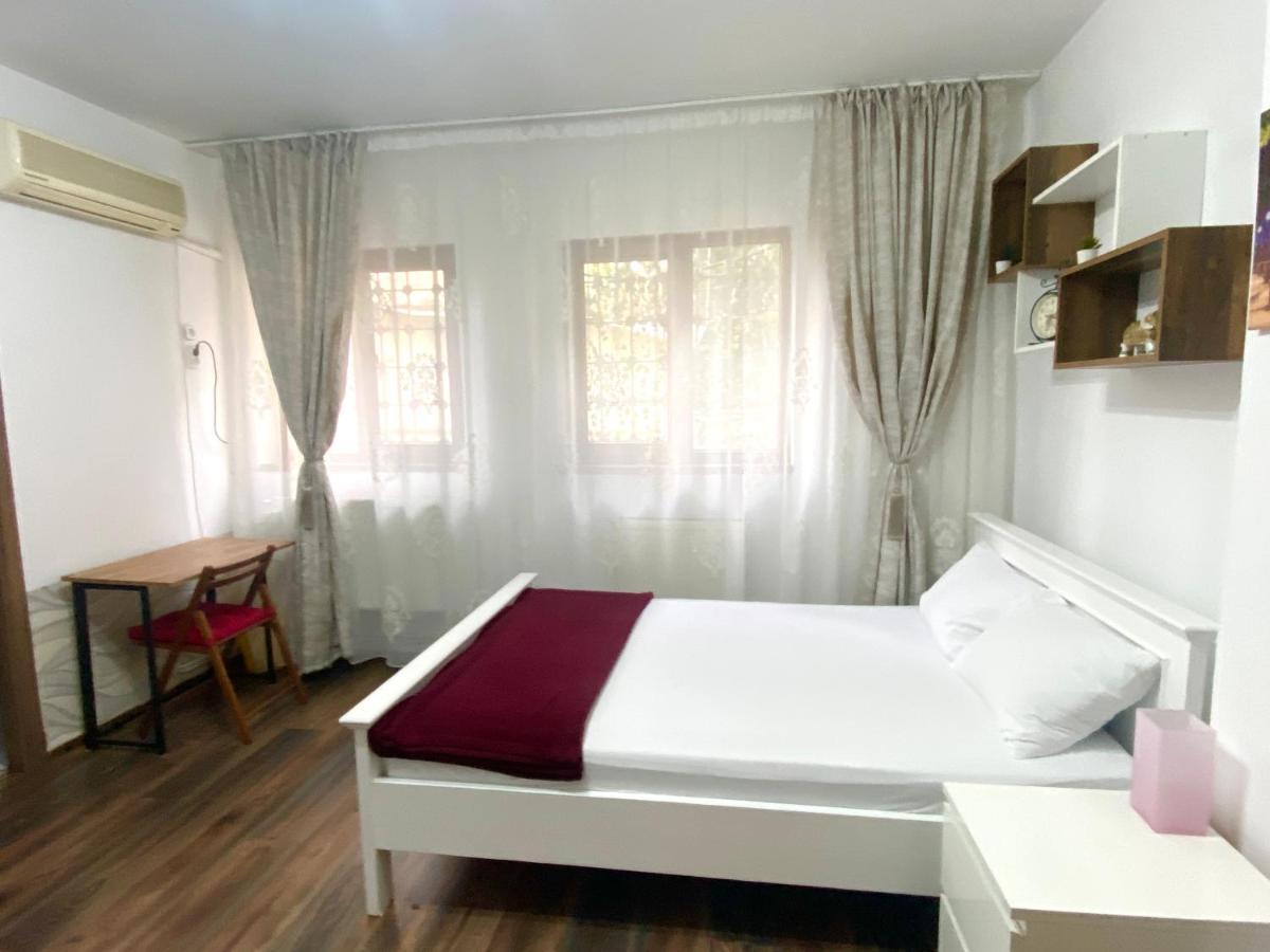 Apartament Charming Studio In Center Of Bucharest,ground Floor, Near Old Bucureşti