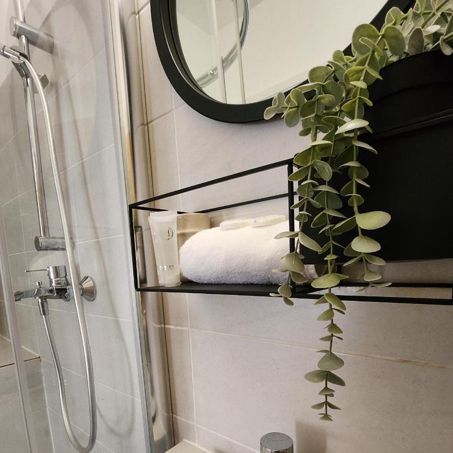 The-point Lovely In Center Of Apartment Bucharest