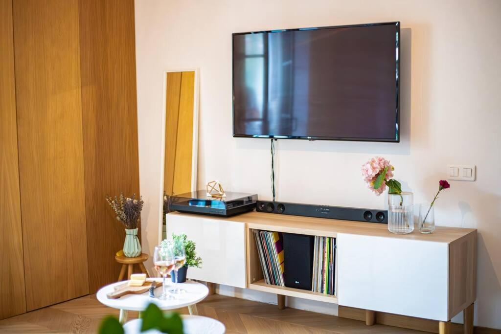 Apartment Chic 1br - Amzei Square Bucharest