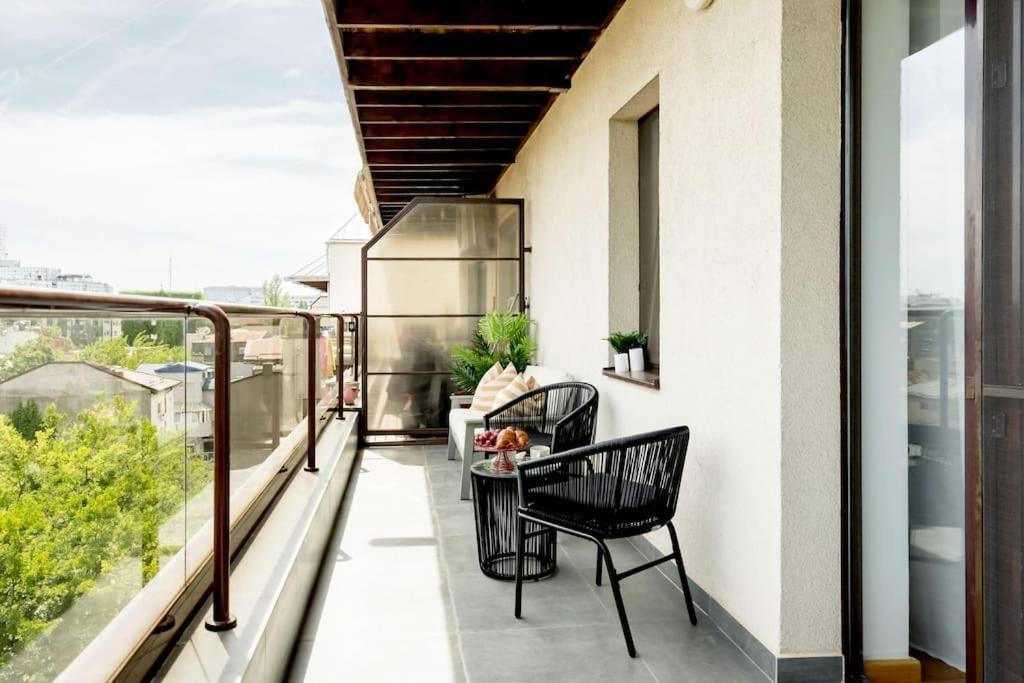 Apartment Vivando - Bright 1br - Amazing Terrace + Parking Bucharest