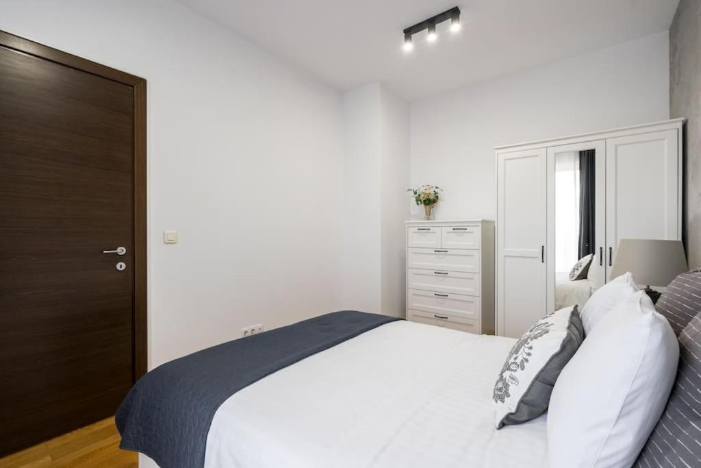 Apartment Vivando - Bright 1br - Amazing Terrace + Parking *