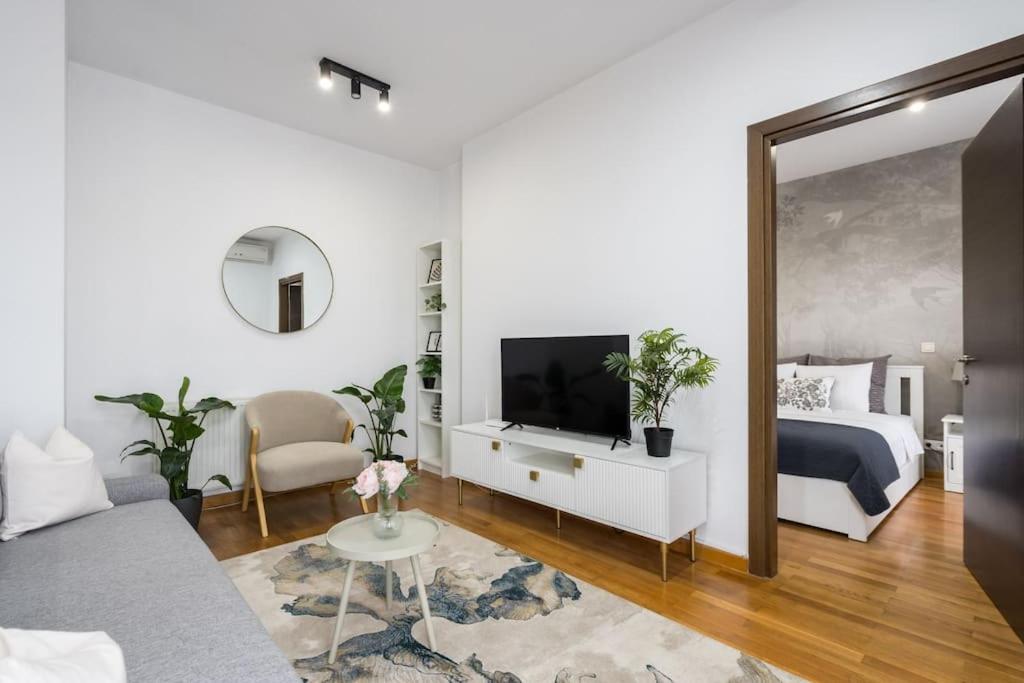Vivando - Bright 1br - Amazing Terrace + Parking Apartment Bucharest
