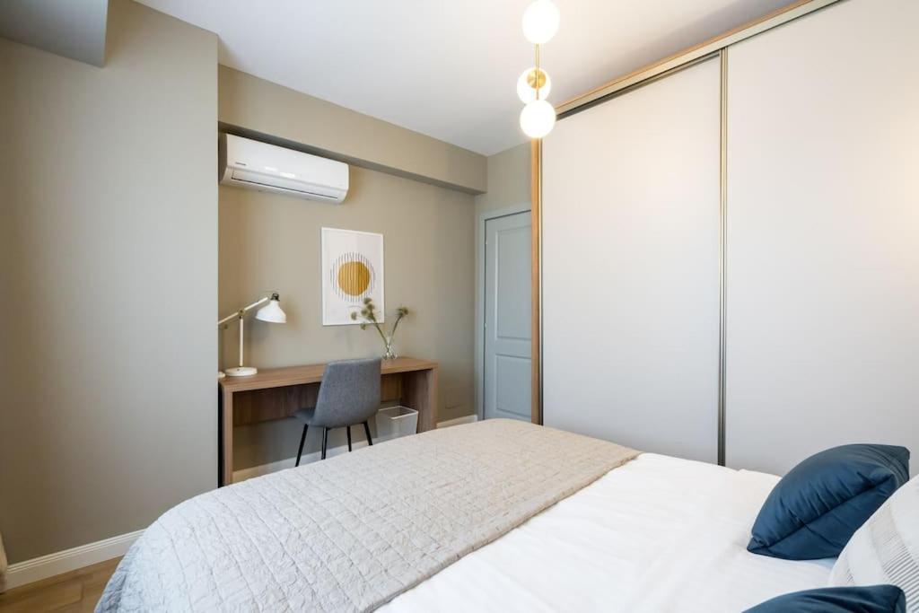 Bright 1br Flat - New Midtown Building + Terrace Bucharest