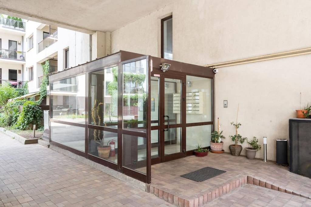 Vivando - Bright 1br - Amazing Terrace + Parking Bucharest