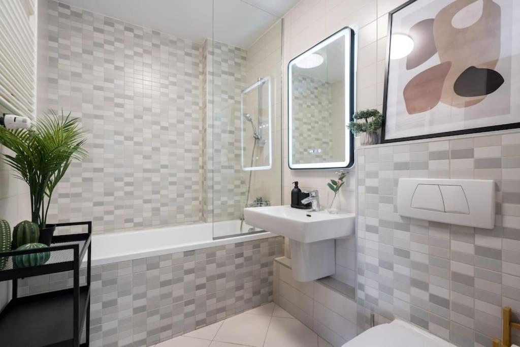Vivando - Bright 1br - Amazing Terrace + Parking *