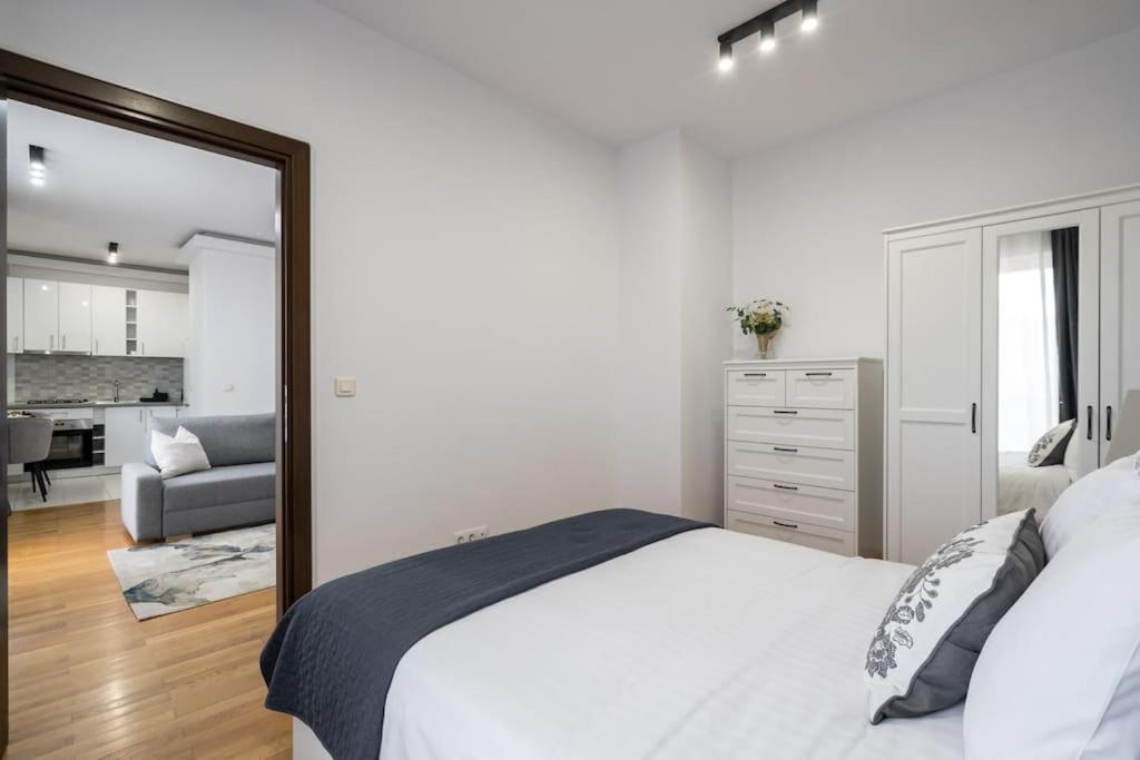 Vivando - Bright 1br - Amazing Terrace + Parking Apartment