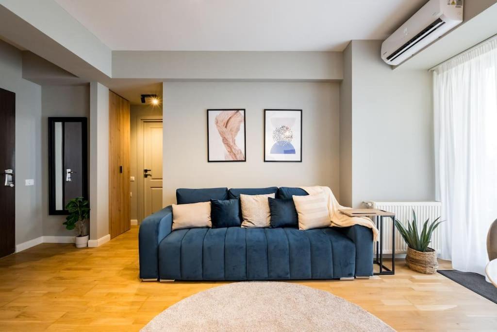 Apartment Bright 1br Flat - New Midtown Building + Terrace Bucharest