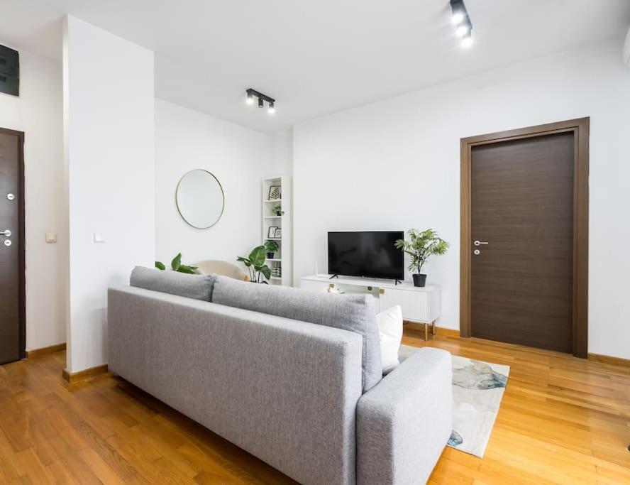 Vivando - Bright 1br - Amazing Terrace + Parking Apartment