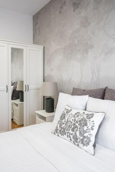 Vivando - Bright 1br - Amazing Terrace + Parking Apartment
