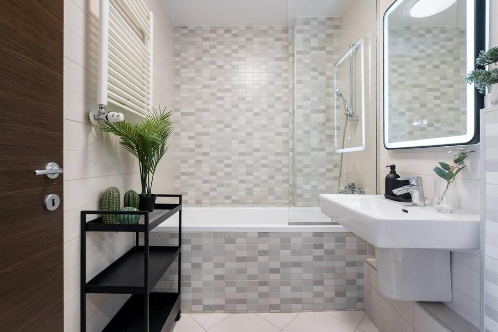 Vivando - Bright 1br - Amazing Terrace + Parking *