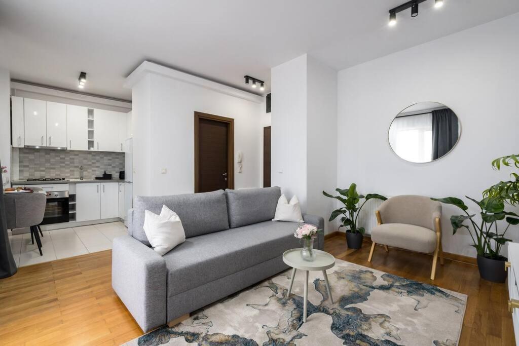 Vivando - Bright 1br - Amazing Terrace + Parking Apartment *