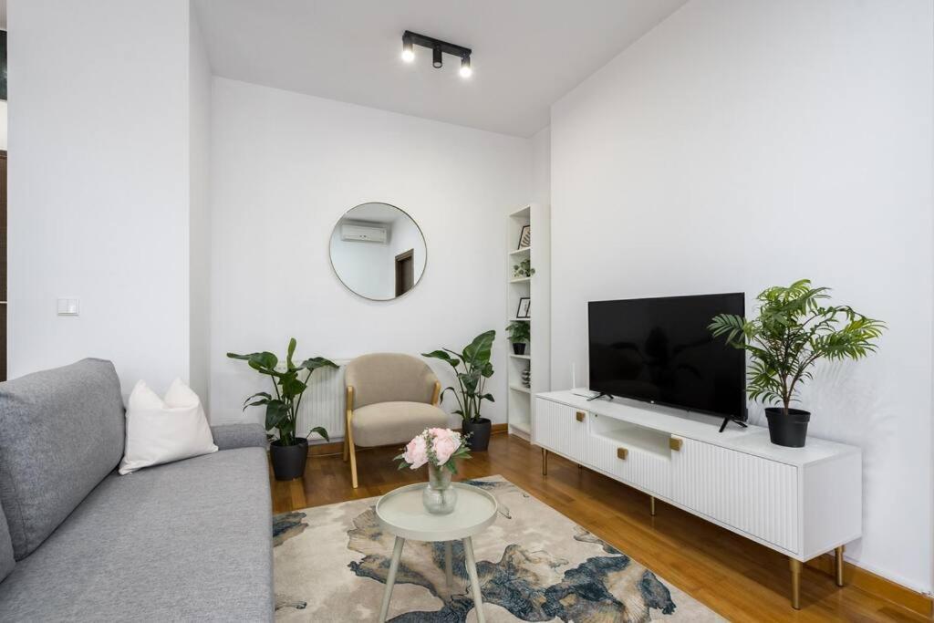 Vivando - Bright 1br - Amazing Terrace + Parking Apartment Bucharest