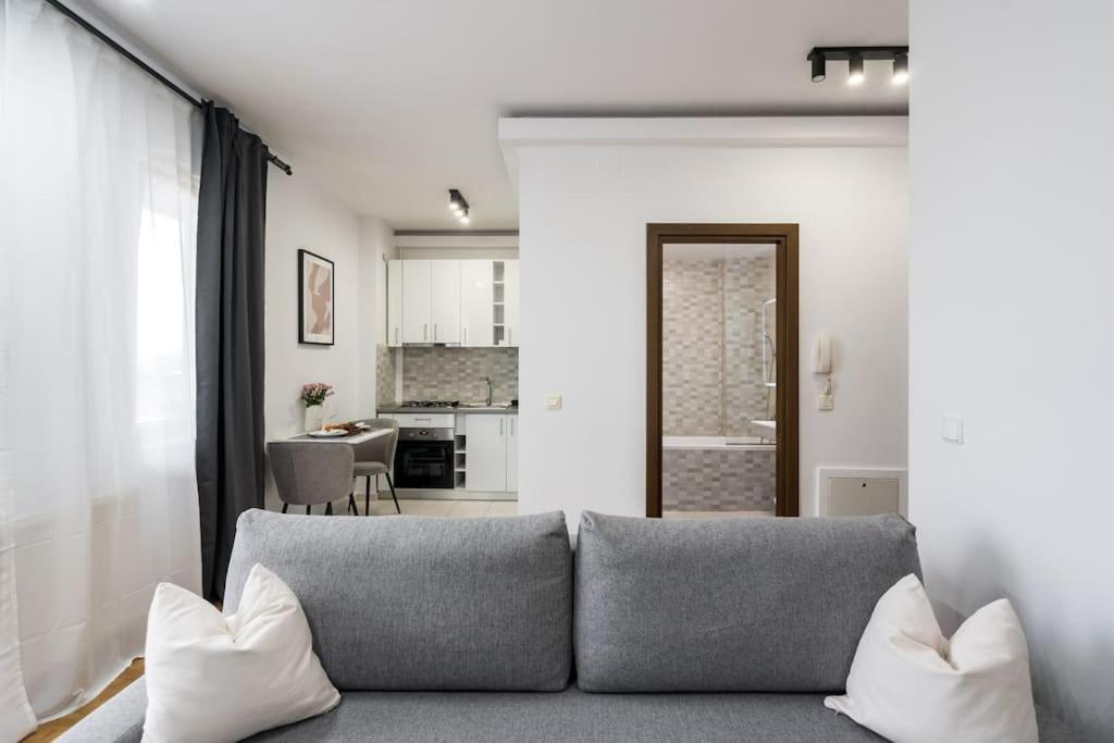 Vivando - Bright 1br - Amazing Terrace + Parking Apartment
