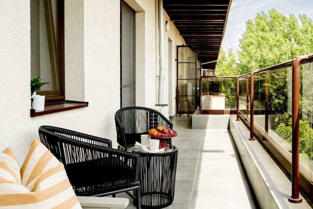 Vivando - Bright 1br - Amazing Terrace + Parking Bucharest