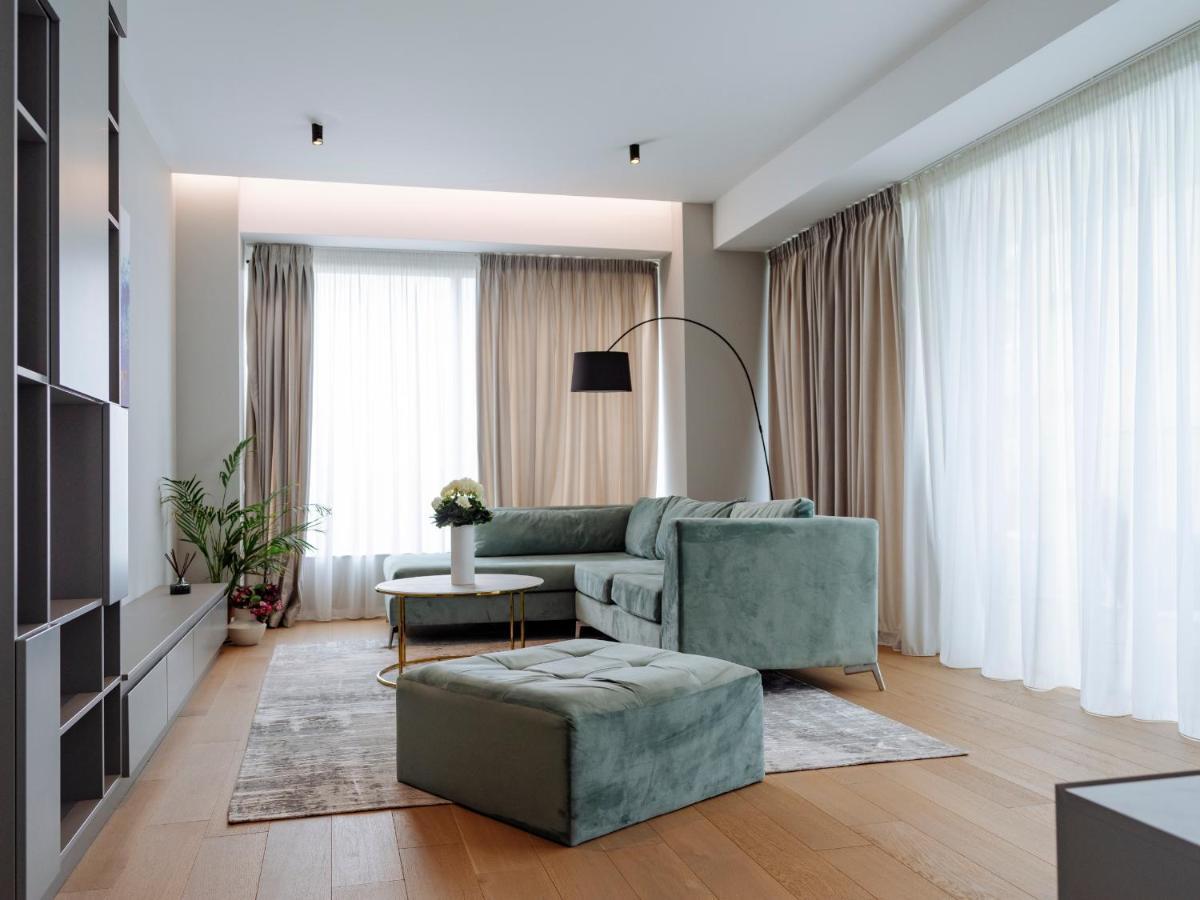 Apartment Luxury Living: Spectacular Views & Modern Elegance *