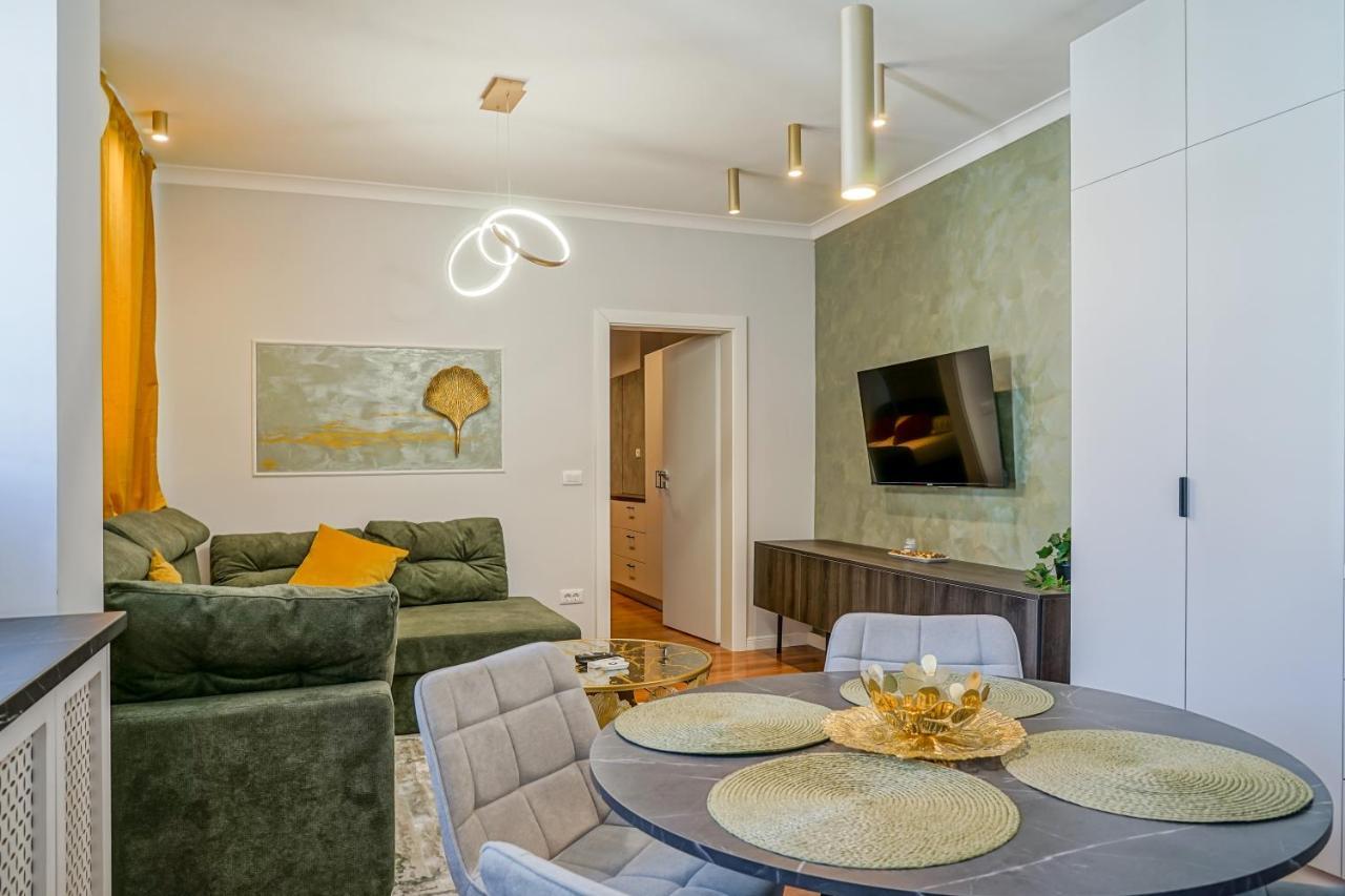 Charming 2bdr Apt Downtown