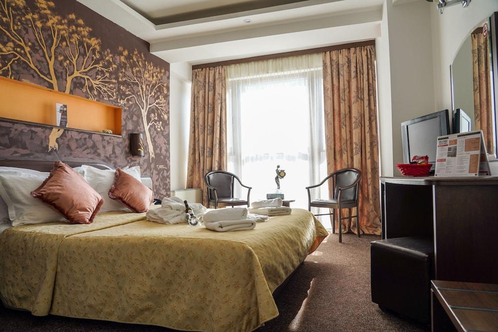 Razvan Hotel 3*
